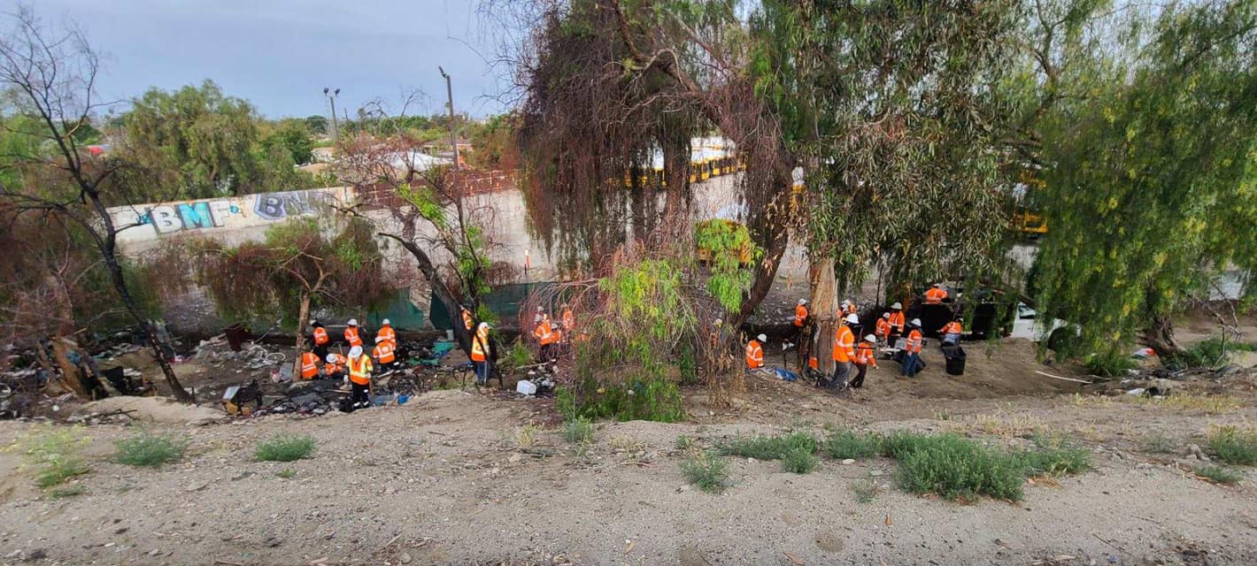 Caltrans District 7 Conducted a Clean Up at the I-118 WB Freeway
