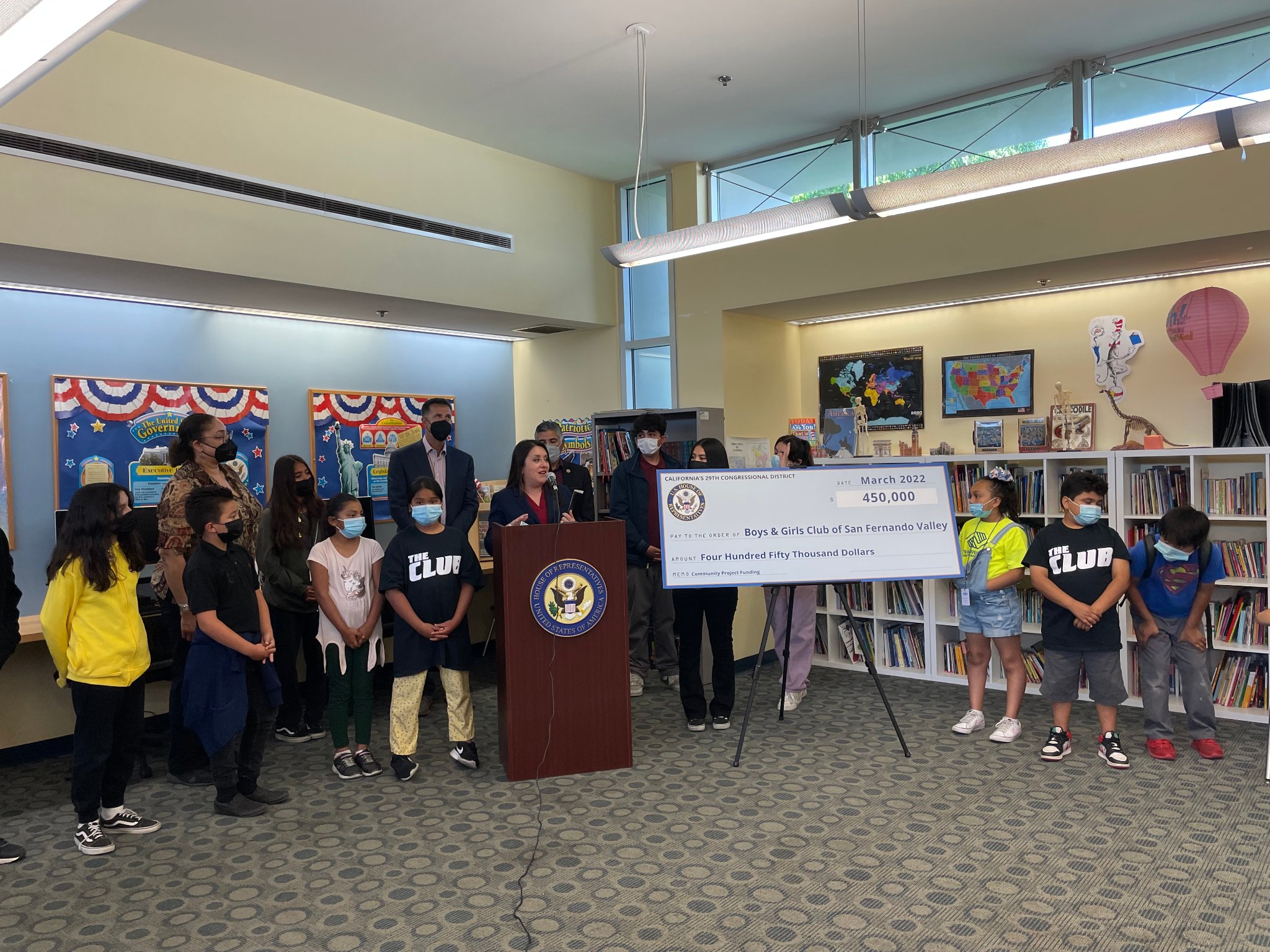 Check Presentation of the Federal Community Project Funding